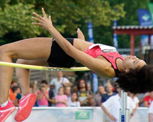 Marie-Laurence Jungfleisch über 1,96 Meter