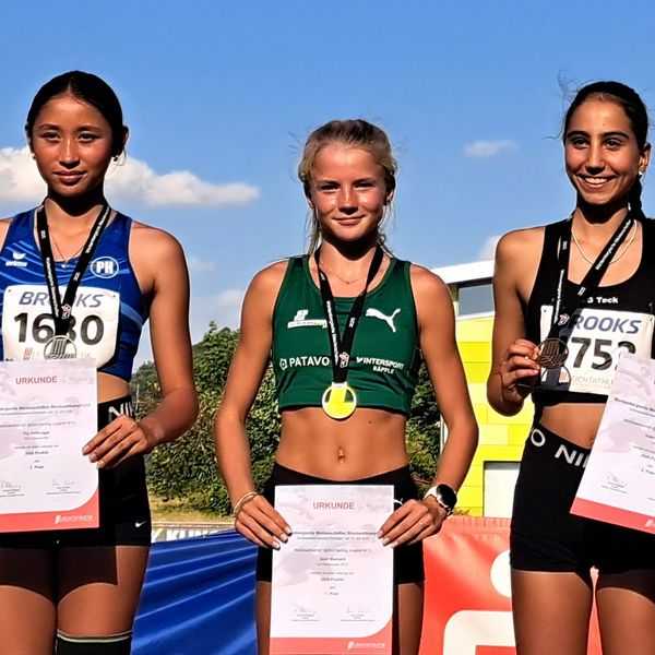Die stärkste Konkurrenz: Sprint-Sprung W13 mit Pia Hoffrogge, Anni Marcard und Valentina Wolf (v.l.)